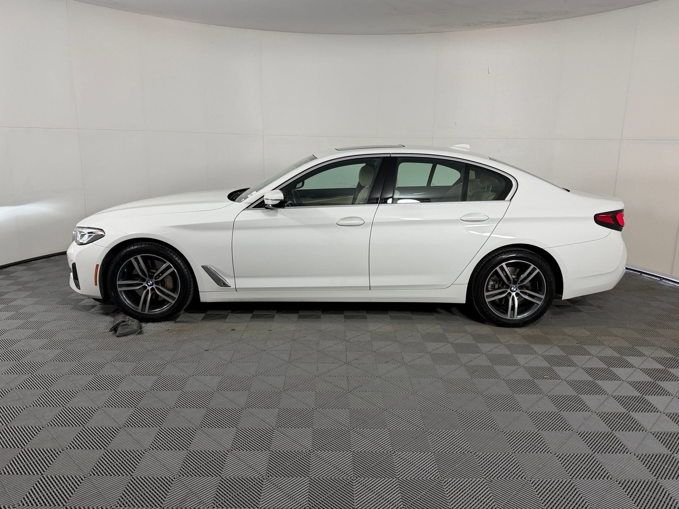 bmw 5 series 2023 WBA53BH06PCM99115 image bmw 5 series 2023 WBA53BH06PCM99115 image